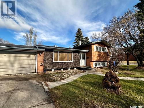 92 Lockwood Road, Regina, SK - Outdoor