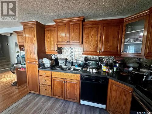 92 Lockwood Road, Regina, SK - Indoor Photo Showing Kitchen With Double Sink