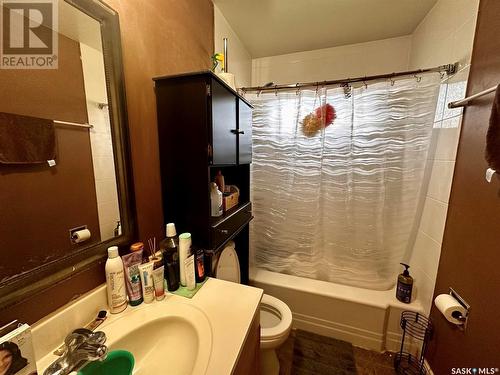92 Lockwood Road, Regina, SK - Indoor Photo Showing Bathroom