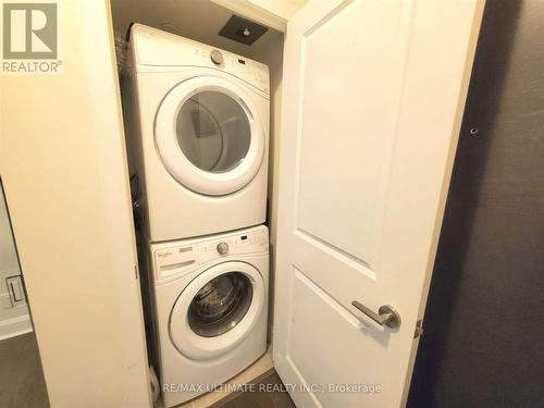 1003 - 33 Shore Breeze Drive, Toronto, ON - Indoor Photo Showing Laundry Room