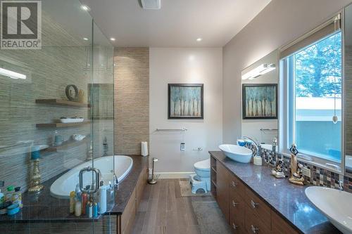 4085 Valleyview Road, Penticton, BC - Indoor Photo Showing Bathroom