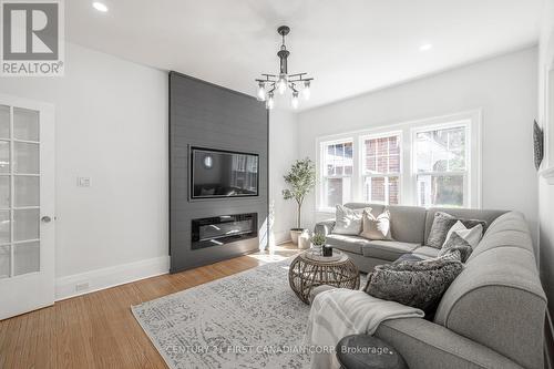 850 Waterloo Street, London, ON - Indoor Photo Showing Living Room With Fireplace