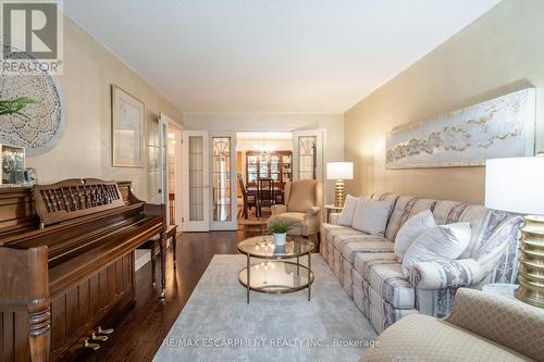 95 Laurendale Avenue, Hamilton, ON - Indoor Photo Showing Living Room