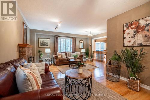 95 Laurendale Avenue, Hamilton, ON - Indoor Photo Showing Living Room