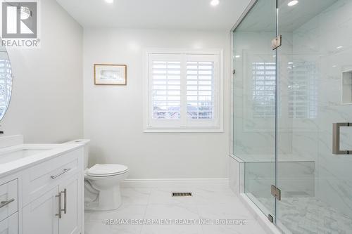 95 Laurendale Avenue, Hamilton, ON - Indoor Photo Showing Bathroom
