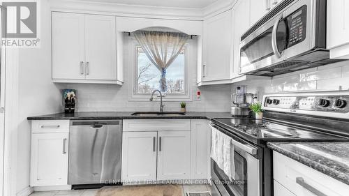 136 River Run Terrace, London, ON - Indoor Photo Showing Kitchen With Upgraded Kitchen