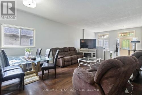32 Donker Drive, St. Thomas, ON - Indoor Photo Showing Living Room