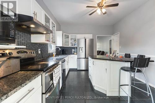 32 Donker Drive, St. Thomas, ON - Indoor Photo Showing Kitchen