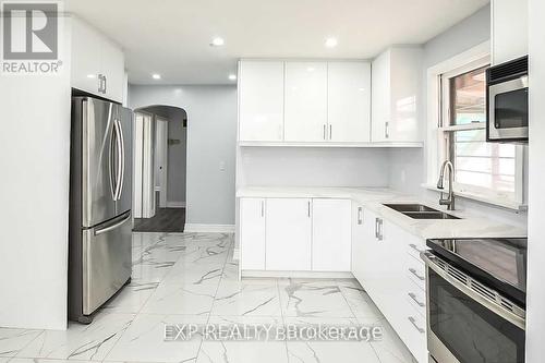 Uf - 32 Lancaster Avenue, St. Catharines, ON - Indoor Photo Showing Kitchen With Double Sink