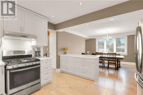 490 Rosseau Road, Hamilton, ON - Indoor Photo Showing Kitchen