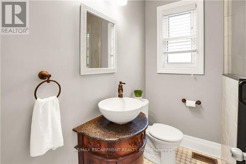 490 Rosseau Road, Hamilton, ON - Indoor Photo Showing Bathroom