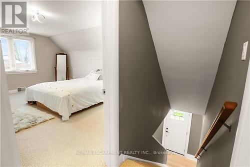490 Rosseau Road, Hamilton, ON - Indoor Photo Showing Bedroom