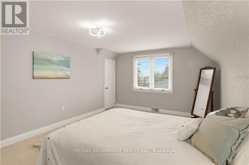 490 Rosseau Road, Hamilton, ON - Indoor Photo Showing Bedroom