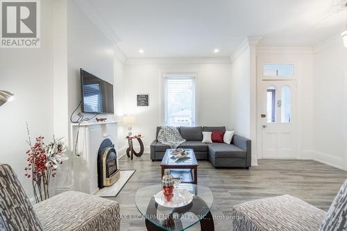 91 Ray Street S, Hamilton, ON - Indoor Photo Showing Living Room