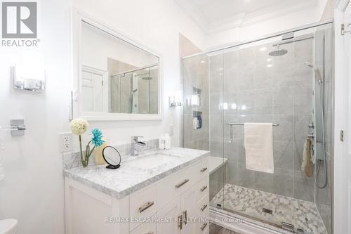 91 Ray Street S, Hamilton, ON - Indoor Photo Showing Bathroom
