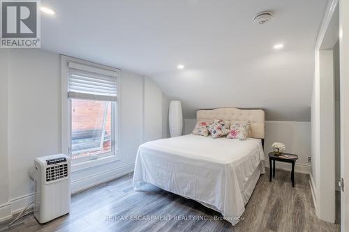 91 Ray Street S, Hamilton, ON - Indoor Photo Showing Bedroom