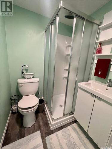 612 4Th Avenue Nw, Swift Current, SK - Indoor Photo Showing Bathroom
