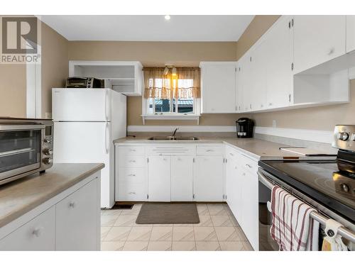 1116 Harper Street, Prince George, BC - Indoor Photo Showing Kitchen With Double Sink