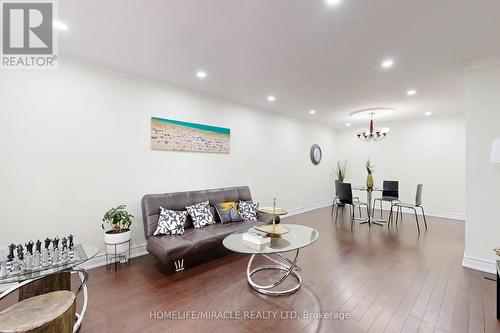 35 Reiber Crescent, Toronto, ON - Indoor Photo Showing Living Room