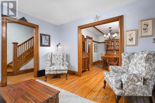 320 Queensdale Avenue, Toronto, ON - Indoor Photo Showing Living Room