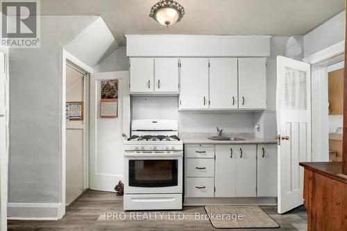320 Queensdale Avenue, Toronto, ON - Indoor Photo Showing Kitchen