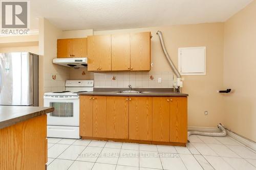 1005 - 1950 Kennedy Road, Toronto, ON - Indoor Photo Showing Kitchen