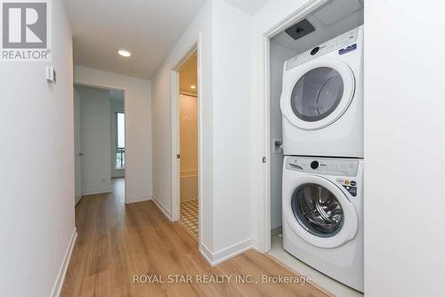 1611 - 7950 Bathurst Street, Vaughan, ON - Indoor Photo Showing Laundry Room