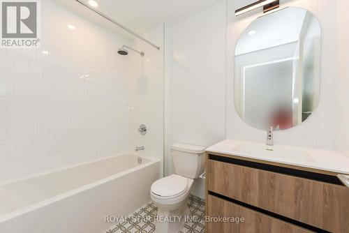 1611 - 7950 Bathurst Street, Vaughan, ON - Indoor Photo Showing Bathroom