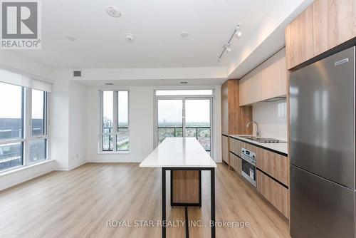1611 - 7950 Bathurst Street, Vaughan, ON - Indoor Photo Showing Kitchen With Upgraded Kitchen