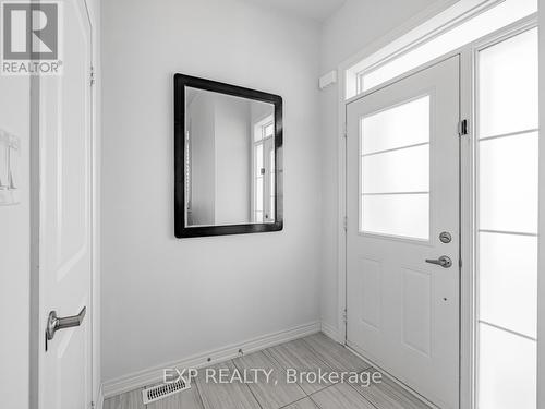 1042 Murrell Boulevard, East Gwillimbury, ON - Indoor Photo Showing Other Room