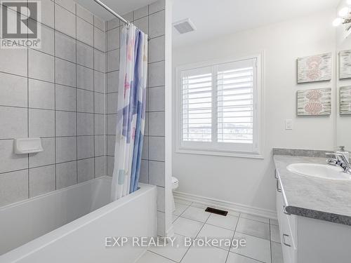 1042 Murrell Boulevard, East Gwillimbury, ON - Indoor Photo Showing Bathroom