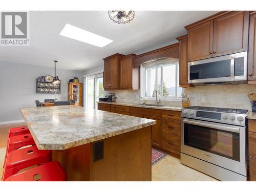 10975 Pretty Road, Lake Country, BC - Indoor Photo Showing Kitchen