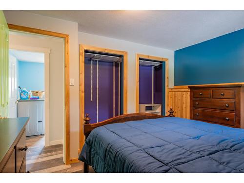 701 5Th Ave, Castlegar, BC - Indoor Photo Showing Bedroom