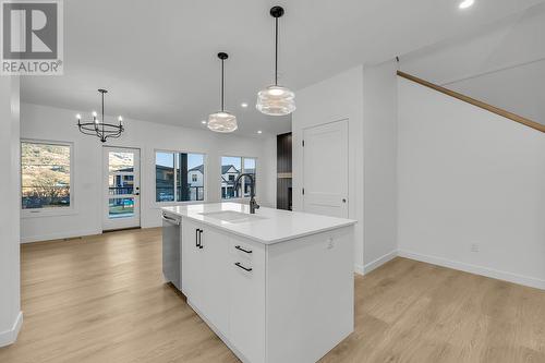 305 Arrowleaf Rise, Coldstream, BC - Indoor Photo Showing Kitchen