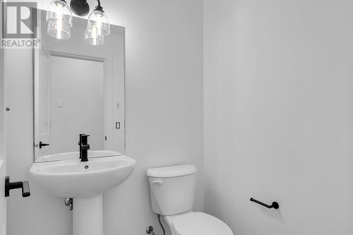 305 Arrowleaf Rise, Coldstream, BC - Indoor Photo Showing Bathroom