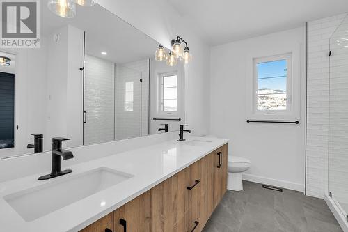 305 Arrowleaf Rise, Coldstream, BC - Indoor Photo Showing Bathroom