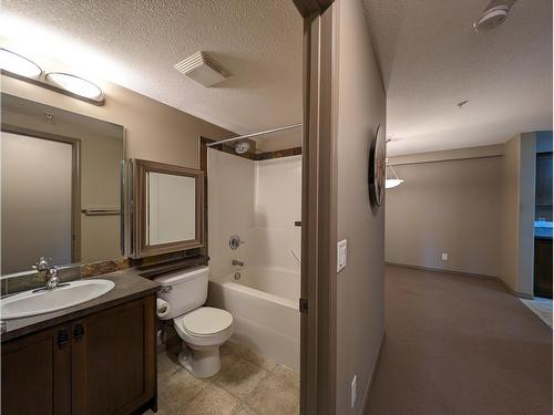 106 - 4874 Stanley Street, Radium Hot Springs, BC - Indoor Photo Showing Bathroom