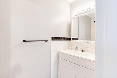 128 Cook Avenue, Ridgeway, ON - Indoor Photo Showing Bathroom