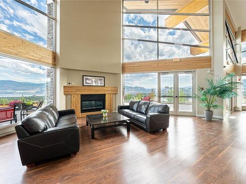 102-3229 Skyview Lane, West Kelowna, BC - Indoor Photo Showing Living Room With Fireplace