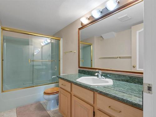 633 Middleton Way, Coldstream, BC - Indoor Photo Showing Bathroom