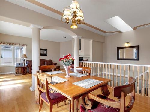 633 Middleton Way, Coldstream, BC - Indoor Photo Showing Dining Room
