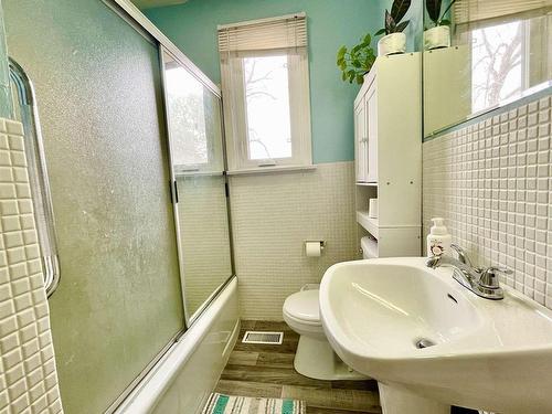 98 Arthur Street, Dryden, ON - Indoor Photo Showing Bathroom