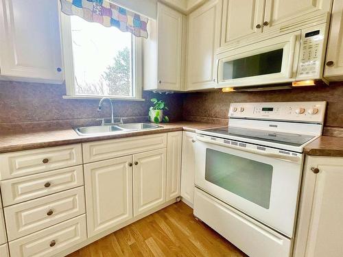 98 Arthur Street, Dryden, ON - Indoor Photo Showing Kitchen With Double Sink