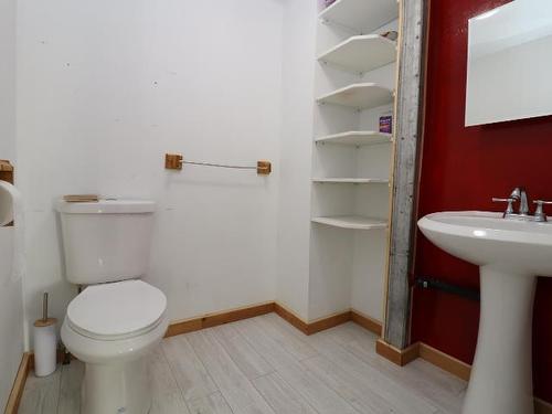 319 Birch Street, Chase, BC - Indoor Photo Showing Bathroom