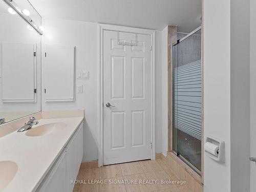 208-65 Spring Garden Ave, Toronto, ON - Indoor Photo Showing Bathroom
