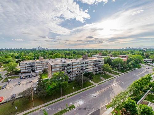 1004-99 The Donway  W, Toronto, ON - Outdoor With View