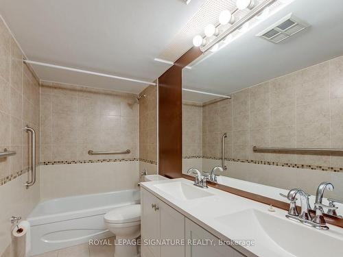 709-2460 Eglinton Ave E, Toronto, ON - Indoor Photo Showing Bathroom