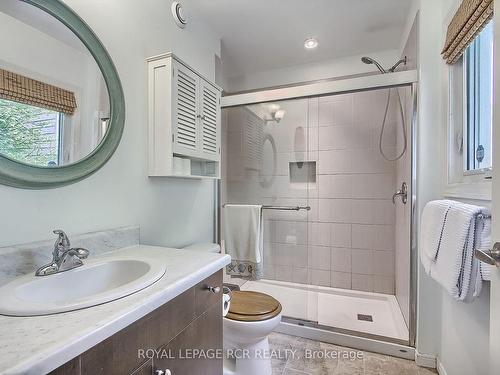 33 Oak Ave, East Gwillimbury, ON - Indoor Photo Showing Bathroom
