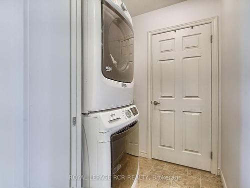 33 Oak Ave, East Gwillimbury, ON - Indoor Photo Showing Laundry Room