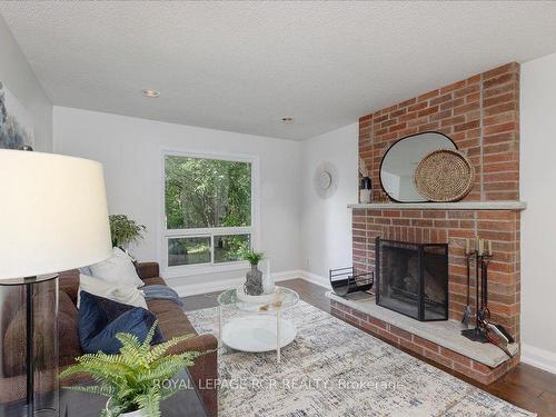8 Hiram Rd, Richmond Hill, ON - Indoor Photo Showing Living Room With Fireplace